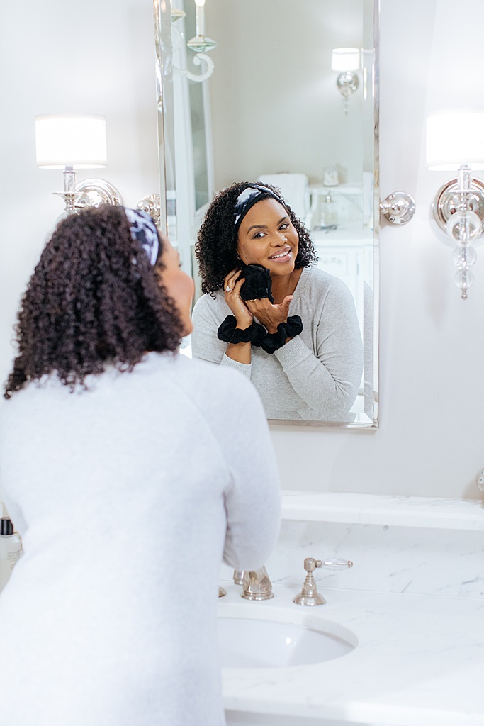 Is your skincare routine a hassle and a mess? This practical beauty solution is perfect for you! Click here to learn more about Skinchies.