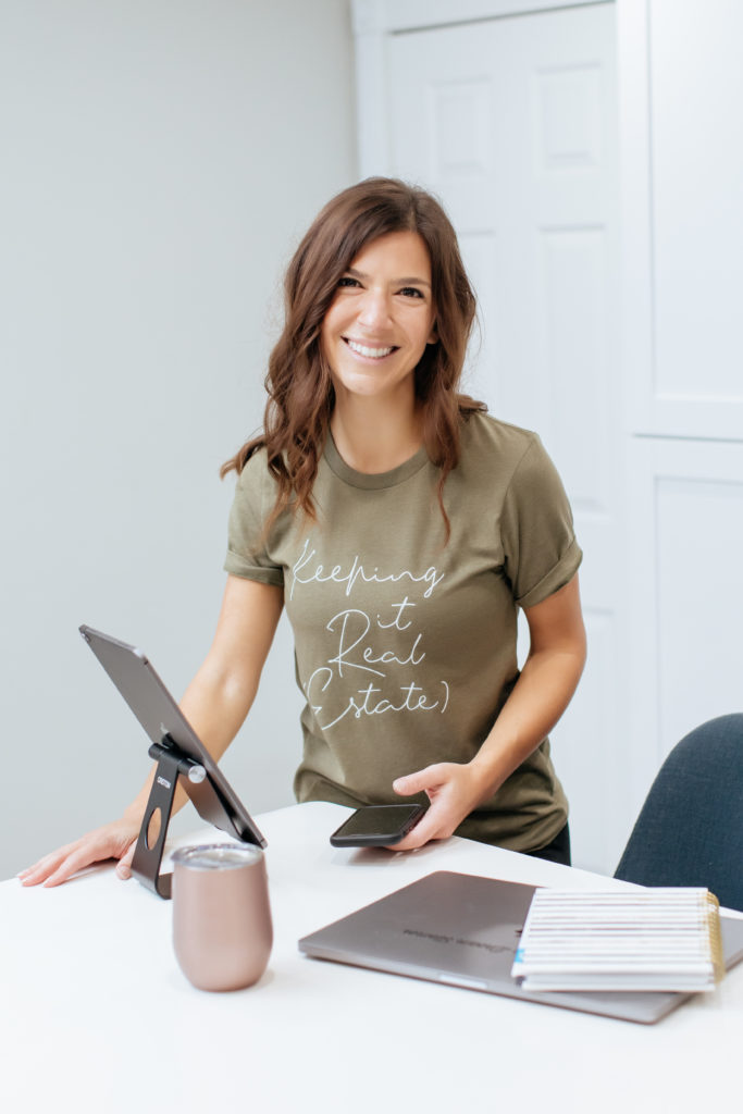 Tampa Realtor takes her business to the next level to grow online through strategic content planning and a brand photoshoot.  Click here to get inspired.
