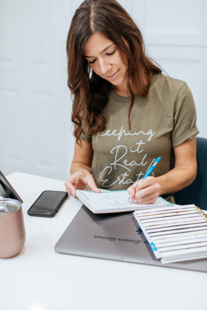 Tampa Realtor takes her business to the next level to grow online through strategic content planning and a brand photoshoot.  Click here to get inspired.