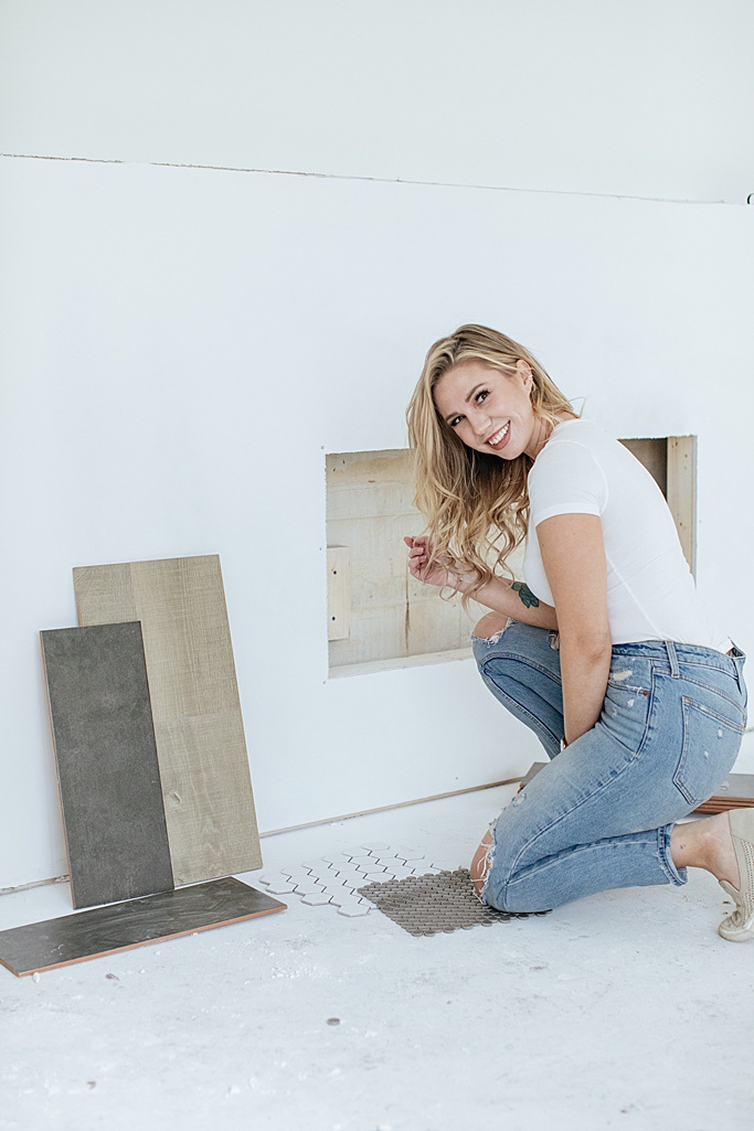 Looking for some inspiration for your next real estate brand photoshoot? Click here to get all the inspo you need.  Free Content Calendar for Real Estate Agents included!