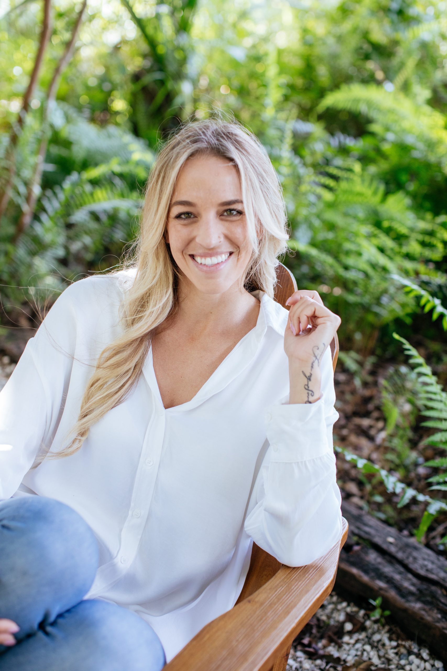 Tampa Bay Realtor Alexandra Valencia. Click here to get inspired by this realtor's relaxed and personal branding photoshoot!